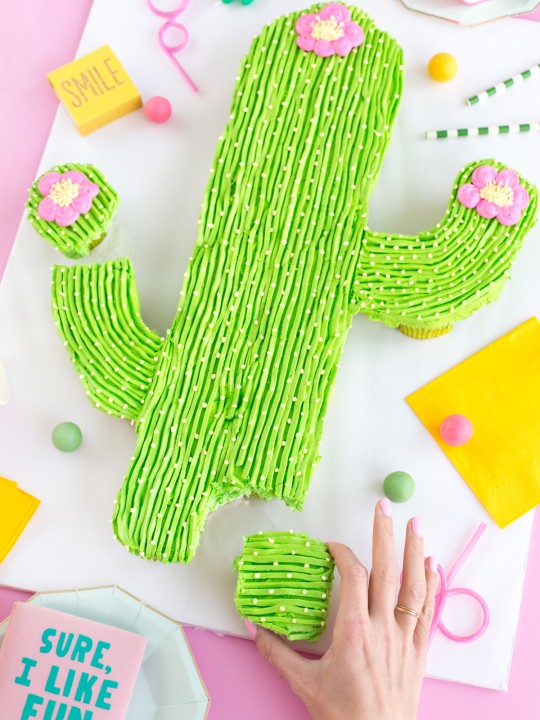 Cactus Pull-Apart Cupcake Cake