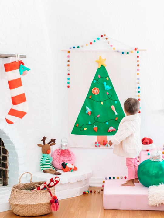 DIY Felt Christmas Tree Wall Hanging