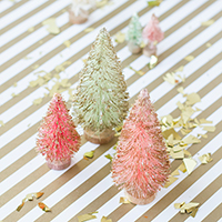 DIY-Gold-Dipped-Bottle-Brush-Trees2thumb