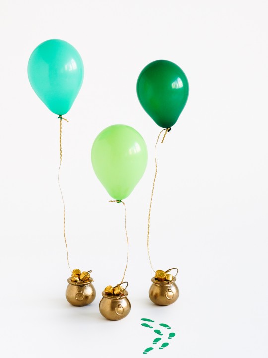 DIY Pot of Gold Balloon Surprises