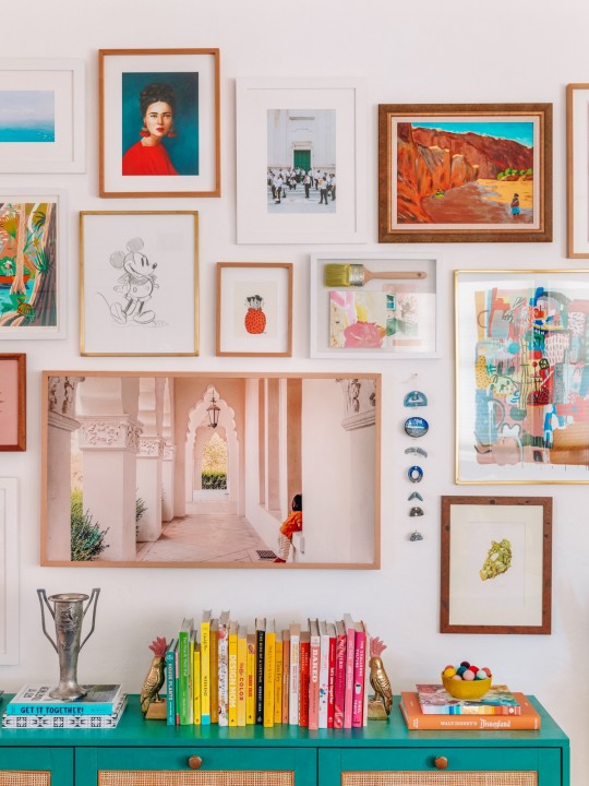 How To Make A Gallery Wall (Selecting, Arranging + Layout Ideas!)