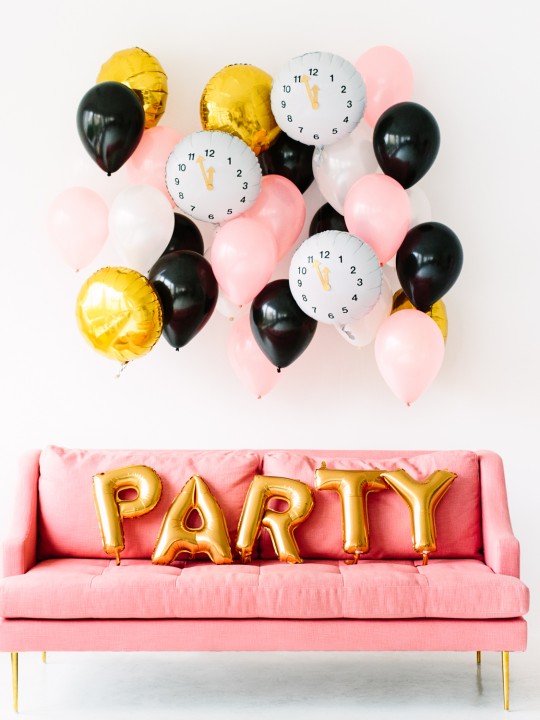 DIY Clock Balloons for New Year’s Eve