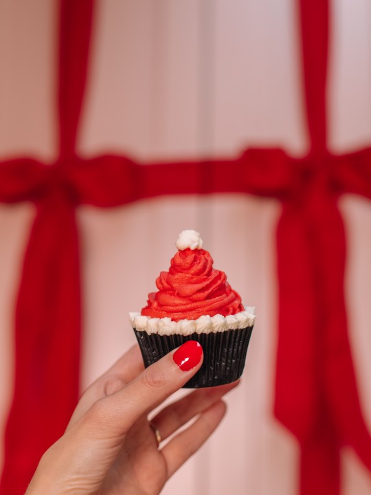 Easy Santa Hat Cupcake Recipe