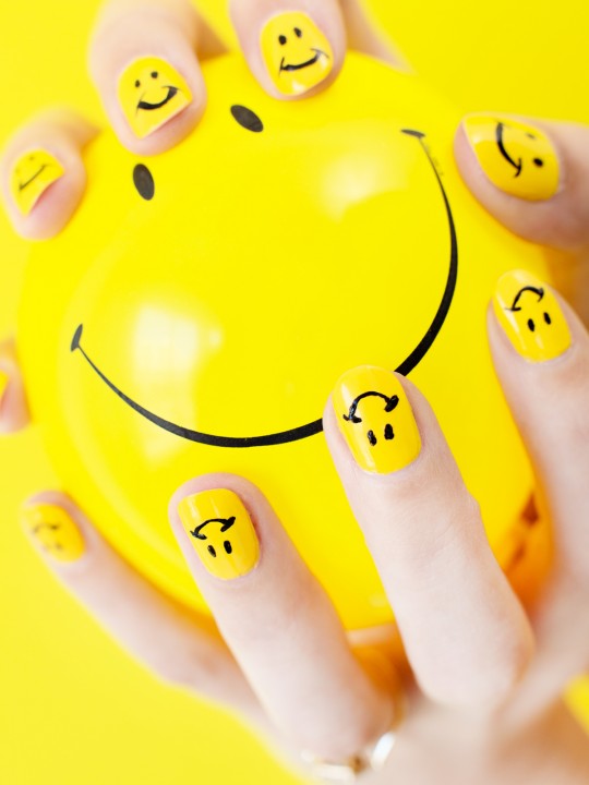 DIY Smiley Face Mani