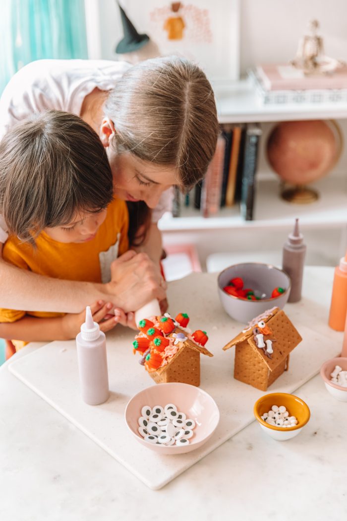 How To Make An Edible Graham Cracker Haunted House for Halloween