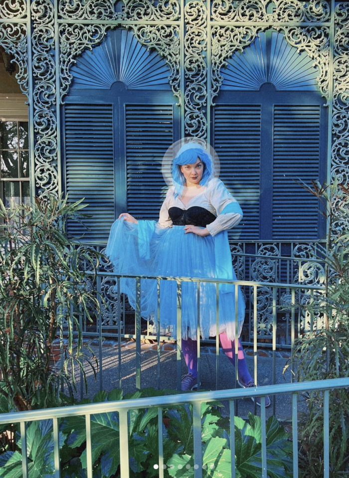 woman in madame Leota costume